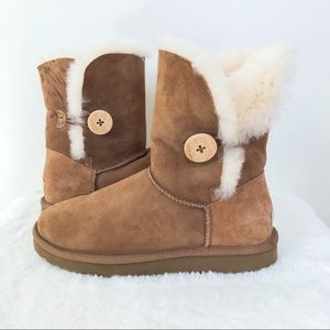 UGG Bailey Button Boot - size 7 - chestnut